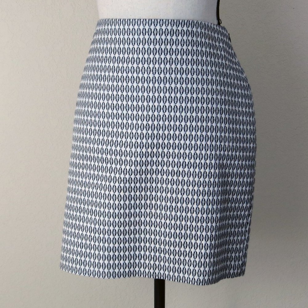 Ann Taylor Black and Cream Short Skirt Siz…
